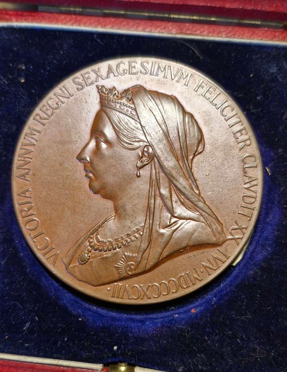 1897 Queen Victoria Diamond Jubilee Official Issue Medallion. Old Head / Young Head